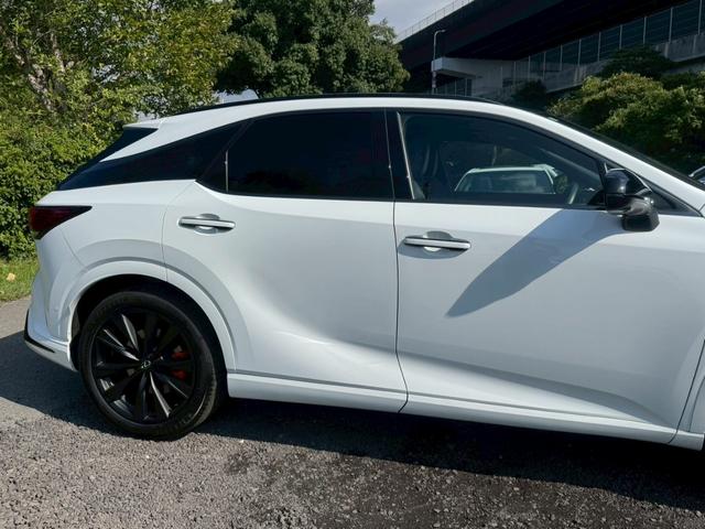 RX 500h Fスポーツパフォーマンス 現行/ワンオーナー/アドバンスドライブ/コーナーセンサー/サンルーフ/全周囲カメラ/レーダークルーズ/デジタルインナーミラー/電動リアゲート/ハンドルヒーター/シートヒーター・エアコン/ETC(17枚目)