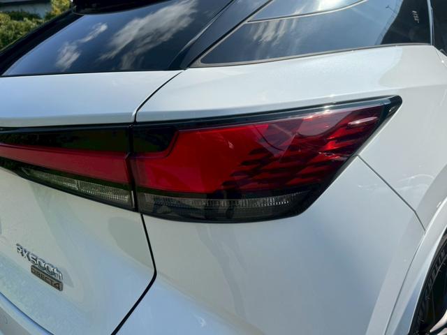 RX 500h Fスポーツパフォーマンス 現行/ワンオーナー/アドバンスドライブ/コーナーセンサー/サンルーフ/全周囲カメラ/レーダークルーズ/デジタルインナーミラー/電動リアゲート/ハンドルヒーター/シートヒーター・エアコン/ETC(25枚目)