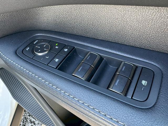 RX 500h Fスポーツパフォーマンス 現行/ワンオーナー/アドバンスドライブ/コーナーセンサー/サンルーフ/全周囲カメラ/レーダークルーズ/デジタルインナーミラー/電動リアゲート/ハンドルヒーター/シートヒーター・エアコン/ETC(33枚目)