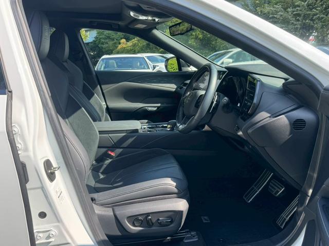 RX 500h Fスポーツパフォーマンス 現行/ワンオーナー/アドバンスドライブ/コーナーセンサー/サンルーフ/全周囲カメラ/レーダークルーズ/デジタルインナーミラー/電動リアゲート/ハンドルヒーター/シートヒーター・エアコン/ETC(36枚目)