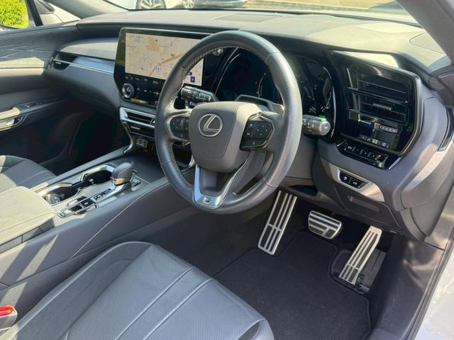 RX 500h Fスポーツパフォーマンス 現行/ワンオーナー/アドバンスドライブ/コーナーセンサー/サンルーフ/全周囲カメラ/レーダークルーズ/デジタルインナーミラー/電動リアゲート/ハンドルヒーター/シートヒーター・エアコン/ETC(42枚目)