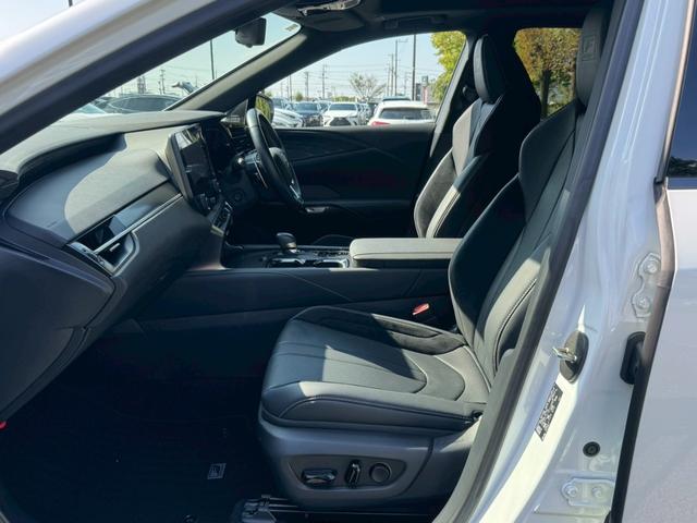 RX 500h Fスポーツパフォーマンス 現行/ワンオーナー/アドバンスドライブ/コーナーセンサー/サンルーフ/全周囲カメラ/レーダークルーズ/デジタルインナーミラー/電動リアゲート/ハンドルヒーター/シートヒーター・エアコン/ETC(74枚目)