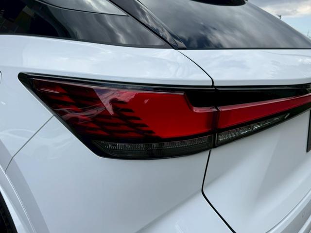 ＲＸ ５００ｈ　Ｆスポーツパフォーマンス　現行／アドバンストドライブ／ワンオーナー／サンルーフ／全周囲カメラ／衝突軽減／レーダークルーズコントロール／コーナーセンサー／ＢＳＭ／ハンドルヒーター／シートヒーター・エアコン／パワーシート／ＥＴＣ（26枚目）