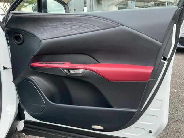 ＲＸ ５００ｈ　Ｆスポーツパフォーマンス　現行／アドバンストドライブ／ワンオーナー／サンルーフ／全周囲カメラ／衝突軽減／レーダークルーズコントロール／コーナーセンサー／ＢＳＭ／ハンドルヒーター／シートヒーター・エアコン／パワーシート／ＥＴＣ（33枚目）