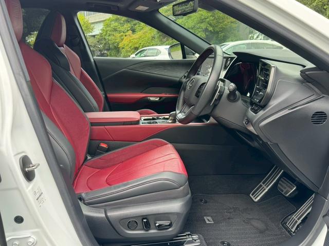 ＲＸ ５００ｈ　Ｆスポーツパフォーマンス　現行／アドバンストドライブ／ワンオーナー／サンルーフ／全周囲カメラ／衝突軽減／レーダークルーズコントロール／コーナーセンサー／ＢＳＭ／ハンドルヒーター／シートヒーター・エアコン／パワーシート／ＥＴＣ（37枚目）