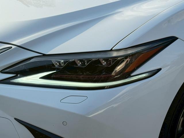 ES 300h Fスポーツ サンルーフ/デジタルインナーミラー/全周囲カメラ/衝突軽減/レーダークルーズ/コーナーセンサー/ブラインドスポットモニター/シートヒーター・エアコン/ハンドルヒーター/Bluetooth/ETC(6枚目)