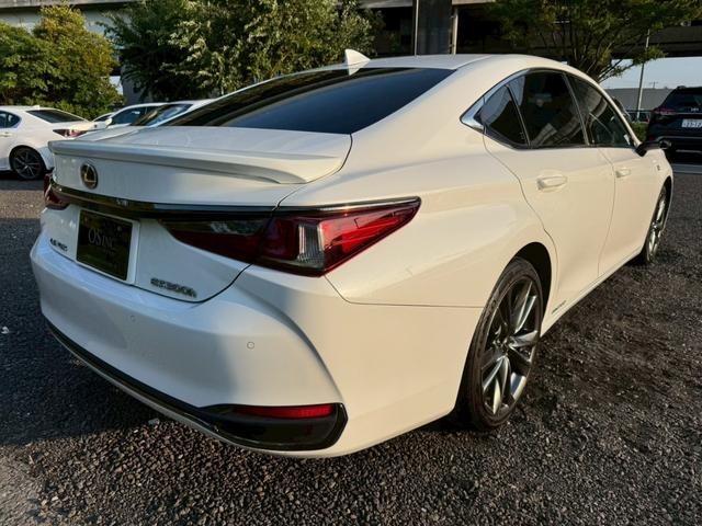 ES 300h Fスポーツ サンルーフ/デジタルインナーミラー/全周囲カメラ/衝突軽減/レーダークルーズ/コーナーセンサー/ブラインドスポットモニター/シートヒーター・エアコン/ハンドルヒーター/Bluetooth/ETC(18枚目)