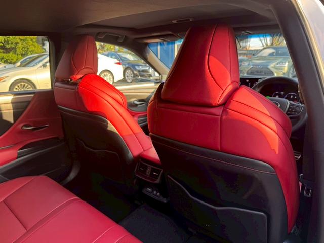 ES 300h Fスポーツ サンルーフ/デジタルインナーミラー/全周囲カメラ/衝突軽減/レーダークルーズ/コーナーセンサー/ブラインドスポットモニター/シートヒーター・エアコン/ハンドルヒーター/Bluetooth/ETC(64枚目)