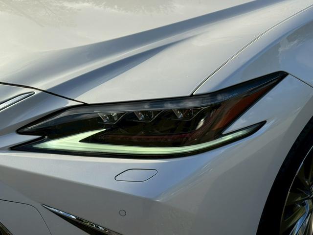 ES 300h VerL マークレビンソン/サンルーフ/衝突軽減/全周囲カメラ/レーダークルーズコントロール/コーナーセンサー/HUD/BSM/ハンドルヒーター/シートヒーター・エアコン/パワーシート/シートメモリ/ETC(5枚目)