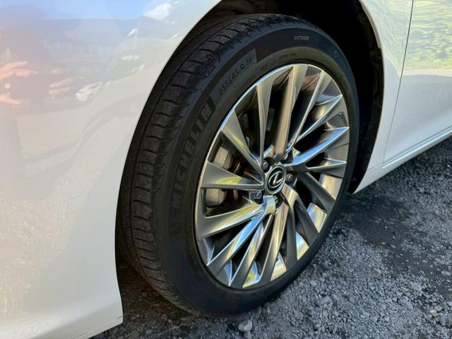 ES 300h VerL マークレビンソン/サンルーフ/衝突軽減/全周囲カメラ/レーダークルーズコントロール/コーナーセンサー/HUD/BSM/ハンドルヒーター/シートヒーター・エアコン/パワーシート/シートメモリ/ETC(8枚目)