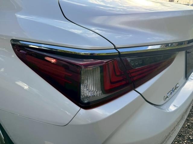 ES 300h VerL マークレビンソン/サンルーフ/衝突軽減/全周囲カメラ/レーダークルーズコントロール/コーナーセンサー/HUD/BSM/ハンドルヒーター/シートヒーター・エアコン/パワーシート/シートメモリ/ETC(24枚目)