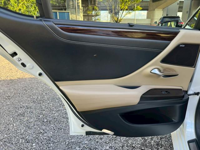 ES 300h VerL マークレビンソン/サンルーフ/衝突軽減/全周囲カメラ/レーダークルーズコントロール/コーナーセンサー/HUD/BSM/ハンドルヒーター/シートヒーター・エアコン/パワーシート/シートメモリ/ETC(70枚目)