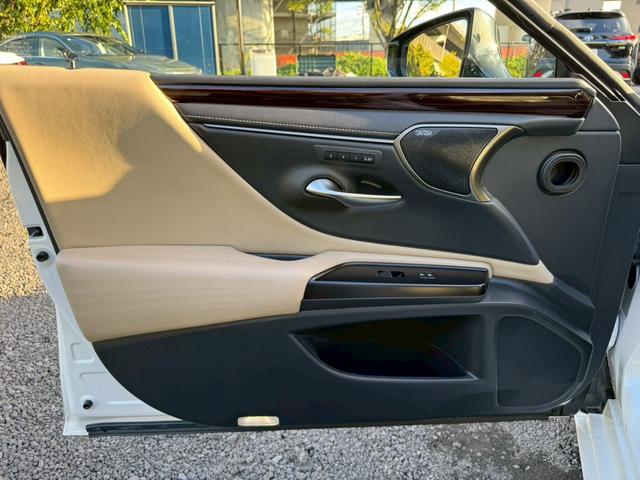 ES 300h VerL マークレビンソン/サンルーフ/衝突軽減/全周囲カメラ/レーダークルーズコントロール/コーナーセンサー/HUD/BSM/ハンドルヒーター/シートヒーター・エアコン/パワーシート/シートメモリ/ETC(75枚目)