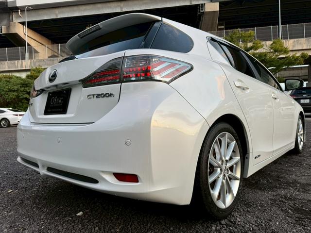 CT 200h VerL /サンルーフ/フロントエアロ/クルーズコントロール/コーナーセンサ/シートヒータ/電動格納ミラー/ハンドルヒータ/レザーシート/プッシュスタート/シートメモリ/ETC/バックカメラ/Bluetooth(23枚目)