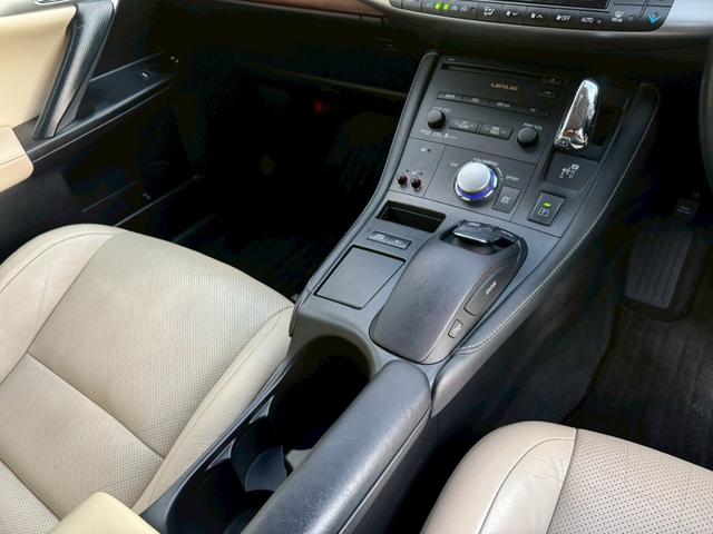 CT 200h VerL /サンルーフ/フロントエアロ/クルーズコントロール/コーナーセンサ/シートヒータ/電動格納ミラー/ハンドルヒータ/レザーシート/プッシュスタート/シートメモリ/ETC/バックカメラ/Bluetooth(46枚目)