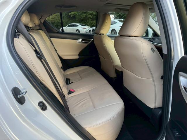 CT 200h VerL /サンルーフ/フロントエアロ/クルーズコントロール/コーナーセンサ/シートヒータ/電動格納ミラー/ハンドルヒータ/レザーシート/プッシュスタート/シートメモリ/ETC/バックカメラ/Bluetooth(56枚目)