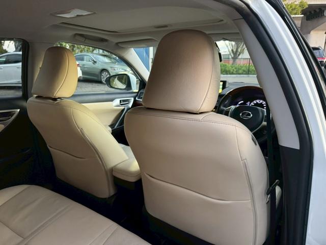 CT 200h VerL /サンルーフ/フロントエアロ/クルーズコントロール/コーナーセンサ/シートヒータ/電動格納ミラー/ハンドルヒータ/レザーシート/プッシュスタート/シートメモリ/ETC/バックカメラ/Bluetooth(60枚目)