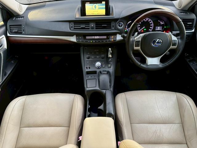 CT 200h VerL /サンルーフ/フロントエアロ/クルーズコントロール/コーナーセンサ/シートヒータ/電動格納ミラー/ハンドルヒータ/レザーシート/プッシュスタート/シートメモリ/ETC/バックカメラ/Bluetooth(61枚目)