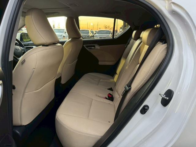 CT 200h VerL /サンルーフ/フロントエアロ/クルーズコントロール/コーナーセンサ/シートヒータ/電動格納ミラー/ハンドルヒータ/レザーシート/プッシュスタート/シートメモリ/ETC/バックカメラ/Bluetooth(64枚目)