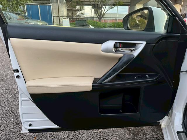 CT 200h VerL /サンルーフ/フロントエアロ/クルーズコントロール/コーナーセンサ/シートヒータ/電動格納ミラー/ハンドルヒータ/レザーシート/プッシュスタート/シートメモリ/ETC/バックカメラ/Bluetooth(68枚目)