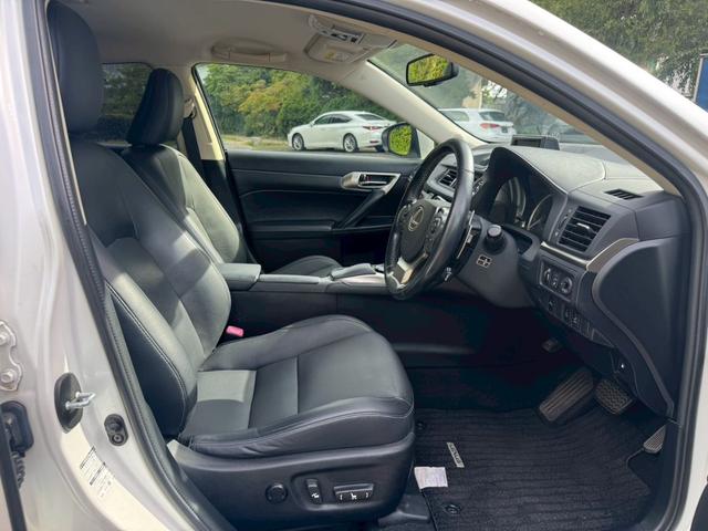 CT 200h VerL モデリスタエアロ/レーダークルーズコントロール/コーナーセンサー/シートヒーター/パワーシート/シートメモリ/ETC/Bluetooth/バックカメラ/プッシュスタート/電動格納ミラー/フルセグTV(32枚目)