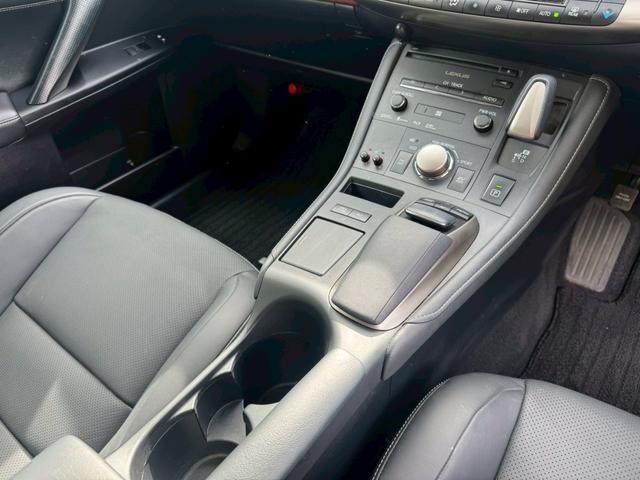 CT 200h VerL モデリスタエアロ/レーダークルーズコントロール/コーナーセンサー/シートヒーター/パワーシート/シートメモリ/ETC/Bluetooth/バックカメラ/プッシュスタート/電動格納ミラー/フルセグTV(44枚目)