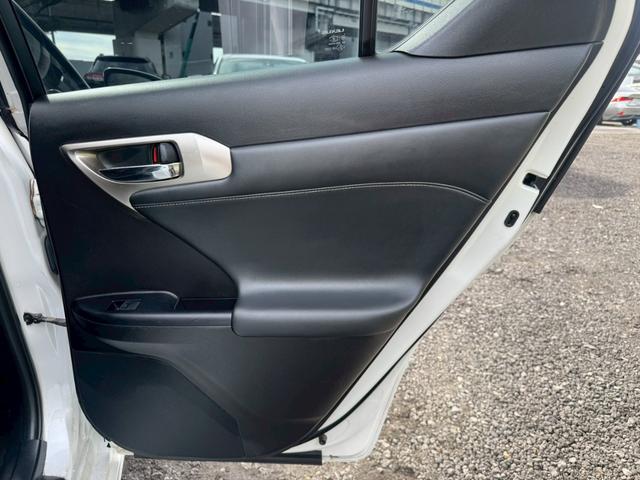 CT 200h VerL モデリスタエアロ/レーダークルーズコントロール/コーナーセンサー/シートヒーター/パワーシート/シートメモリ/ETC/Bluetooth/バックカメラ/プッシュスタート/電動格納ミラー/フルセグTV(54枚目)