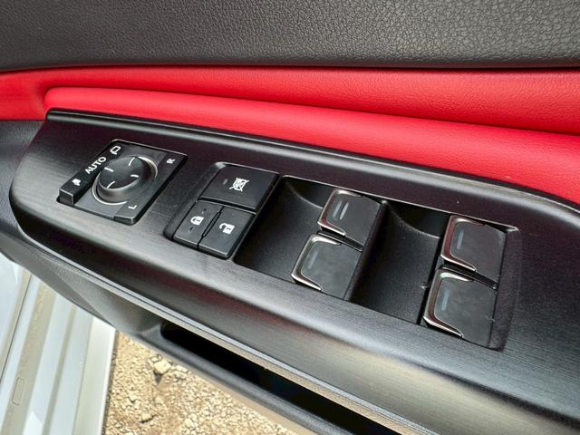 ES 300h Fスポーツ Tom’sエアロ/サンルーフ/衝突軽減/レーダークルーズ/コーナーセンサー/BSM/ハンドルヒーター/シートヒーター・エアコン/パワーシート/シートメモリ/ETC/Bluetooth/バックカメラ(32枚目)