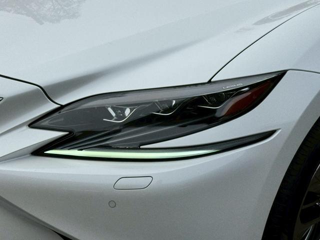 LS 500h VerL サンルーフ/マークレビンソン/デジタルインナーミラー/HUD/BSM/全周囲カメラ/衝突軽減/レーダークルーズ/レーンキープ/コーナーセンサー/パワーバックドア/電動格納ミラー/パワーシート/ETC(5枚目)