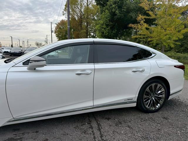 LS 500h VerL サンルーフ/マークレビンソン/デジタルインナーミラー/HUD/BSM/全周囲カメラ/衝突軽減/レーダークルーズ/レーンキープ/コーナーセンサー/パワーバックドア/電動格納ミラー/パワーシート/ETC(11枚目)