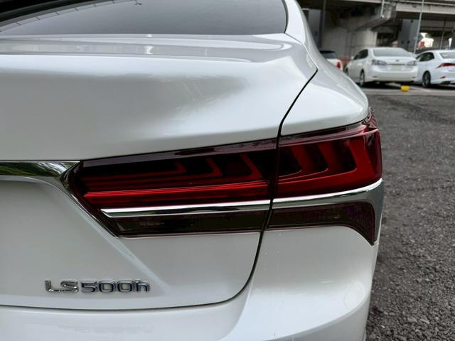 LS 500h VerL サンルーフ/マークレビンソン/デジタルインナーミラー/HUD/BSM/全周囲カメラ/衝突軽減/レーダークルーズ/レーンキープ/コーナーセンサー/パワーバックドア/電動格納ミラー/パワーシート/ETC(21枚目)