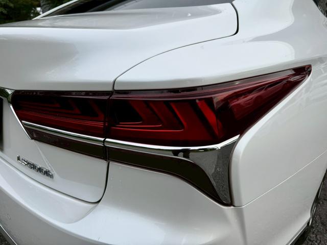 LS 500h VerL サンルーフ/マークレビンソン/デジタルインナーミラー/HUD/BSM/全周囲カメラ/衝突軽減/レーダークルーズ/レーンキープ/コーナーセンサー/パワーバックドア/電動格納ミラー/パワーシート/ETC(22枚目)