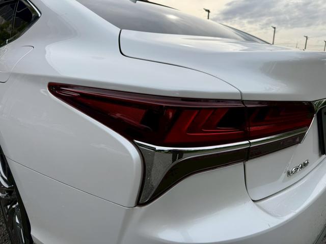 LS 500h VerL サンルーフ/マークレビンソン/デジタルインナーミラー/HUD/BSM/全周囲カメラ/衝突軽減/レーダークルーズ/レーンキープ/コーナーセンサー/パワーバックドア/電動格納ミラー/パワーシート/ETC(27枚目)