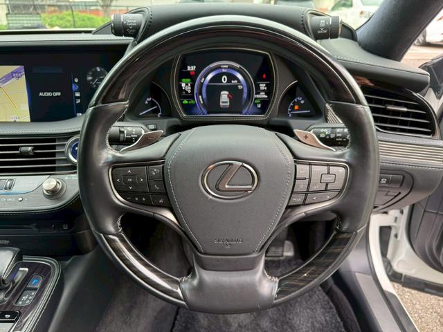 LS 500h VerL サンルーフ/マークレビンソン/デジタルインナーミラー/HUD/BSM/全周囲カメラ/衝突軽減/レーダークルーズ/レーンキープ/コーナーセンサー/パワーバックドア/電動格納ミラー/パワーシート/ETC(41枚目)