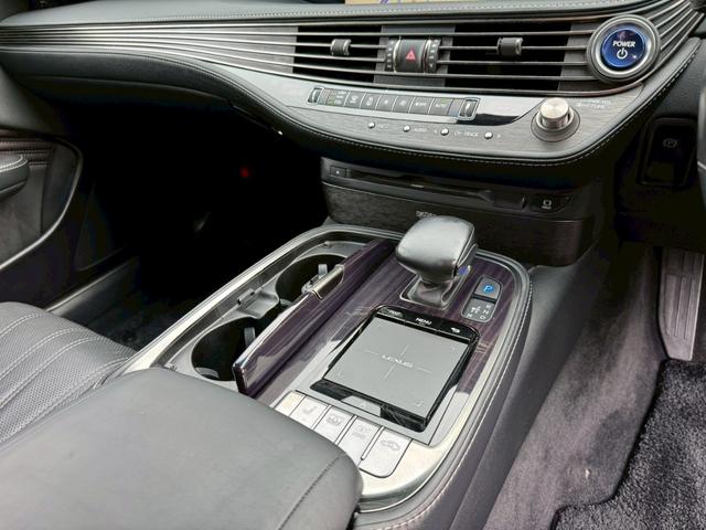 LS 500h VerL サンルーフ/マークレビンソン/デジタルインナーミラー/HUD/BSM/全周囲カメラ/衝突軽減/レーダークルーズ/レーンキープ/コーナーセンサー/パワーバックドア/電動格納ミラー/パワーシート/ETC(53枚目)