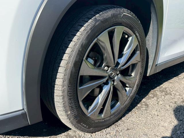 UX 250h Fスポーツ/ サンルーフ/BSM/レーダークルーズ/レーンキープ/コーナーセンサ/シートヒータ・エアコン/パワーバックドア/パワーシート/シートメモリ/電動格納ミラー/ETC2.0/バックカメラ/Bluetooth(7枚目)