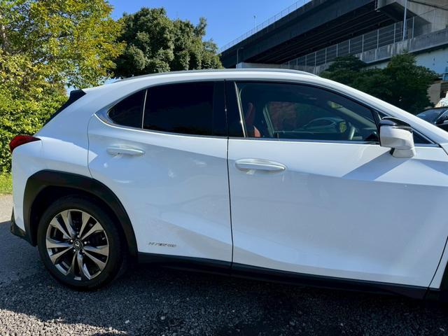 UX 250h Fスポーツ/ サンルーフ/BSM/レーダークルーズ/レーンキープ/コーナーセンサ/シートヒータ・エアコン/パワーバックドア/パワーシート/シートメモリ/電動格納ミラー/ETC2.0/バックカメラ/Bluetooth(16枚目)