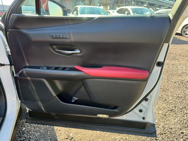 UX 250h Fスポーツ/ サンルーフ/BSM/レーダークルーズ/レーンキープ/コーナーセンサ/シートヒータ・エアコン/パワーバックドア/パワーシート/シートメモリ/電動格納ミラー/ETC2.0/バックカメラ/Bluetooth(30枚目)