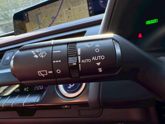 UX 250h Fスポーツ/ サンルーフ/BSM/レーダークルーズ/レーンキープ/コーナーセンサ/シートヒータ・エアコン/パワーバックドア/パワーシート/シートメモリ/電動格納ミラー/ETC2.0/バックカメラ/Bluetooth(43枚目)