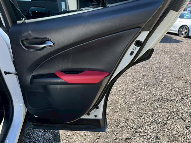 UX 250h Fスポーツ/ サンルーフ/BSM/レーダークルーズ/レーンキープ/コーナーセンサ/シートヒータ・エアコン/パワーバックドア/パワーシート/シートメモリ/電動格納ミラー/ETC2.0/バックカメラ/Bluetooth(59枚目)