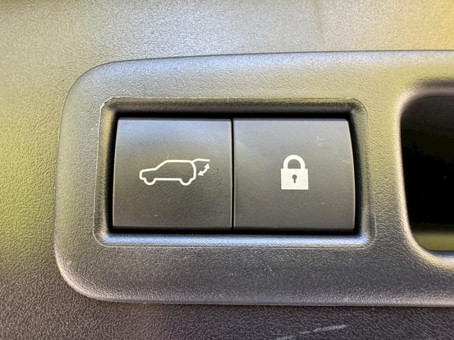 UX 250h Fスポーツ/ サンルーフ/BSM/レーダークルーズ/レーンキープ/コーナーセンサ/シートヒータ・エアコン/パワーバックドア/パワーシート/シートメモリ/電動格納ミラー/ETC2.0/バックカメラ/Bluetooth(67枚目)