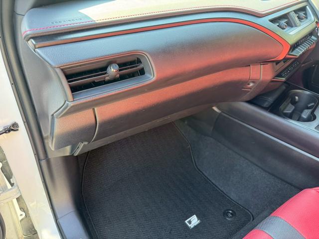 UX 250h Fスポーツ/ サンルーフ/BSM/レーダークルーズ/レーンキープ/コーナーセンサ/シートヒータ・エアコン/パワーバックドア/パワーシート/シートメモリ/電動格納ミラー/ETC2.0/バックカメラ/Bluetooth(73枚目)