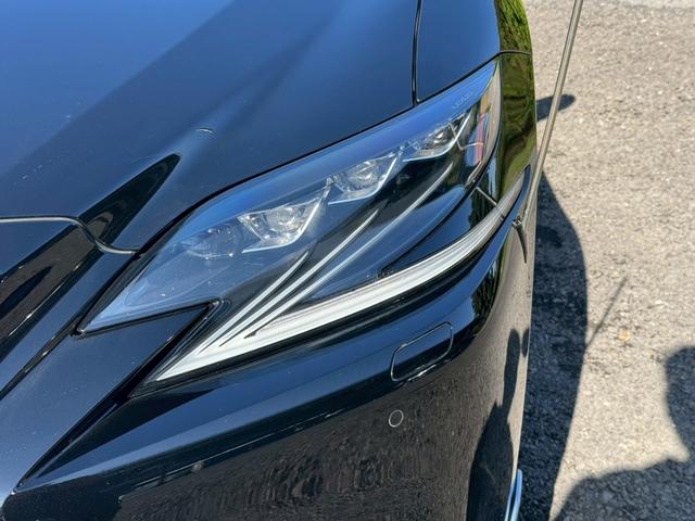 LS 500h エグゼクティブ/4WD /モデリスタエアロ/リアモニター/デジタルインナーミラー/マクレビ/HUD/BSM/全周囲カメラ/衝突軽減/レーダークルーズ/コーナーセンサー/パワーバックドア/シートヒータ・エアコン/ETC2.0(4枚目)