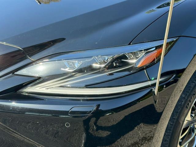 LS 500h エグゼクティブ/4WD /モデリスタエアロ/リアモニター/デジタルインナーミラー/マクレビ/HUD/BSM/全周囲カメラ/衝突軽減/レーダークルーズ/コーナーセンサー/パワーバックドア/シートヒータ・エアコン/ETC2.0(5枚目)