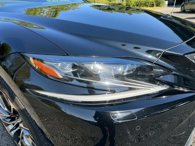 LS 500h エグゼクティブ/4WD /モデリスタエアロ/リアモニター/デジタルインナーミラー/マクレビ/HUD/BSM/全周囲カメラ/衝突軽減/レーダークルーズ/コーナーセンサー/パワーバックドア/シートヒータ・エアコン/ETC2.0(13枚目)