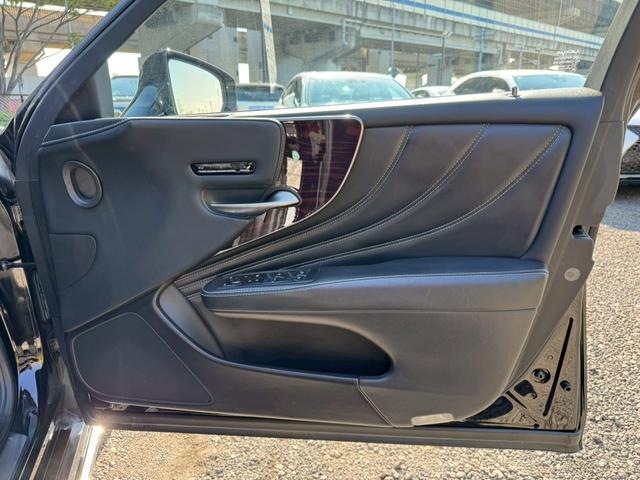 LS 500h エグゼクティブ/4WD /モデリスタエアロ/リアモニター/デジタルインナーミラー/マクレビ/HUD/BSM/全周囲カメラ/衝突軽減/レーダークルーズ/コーナーセンサー/パワーバックドア/シートヒータ・エアコン/ETC2.0(32枚目)