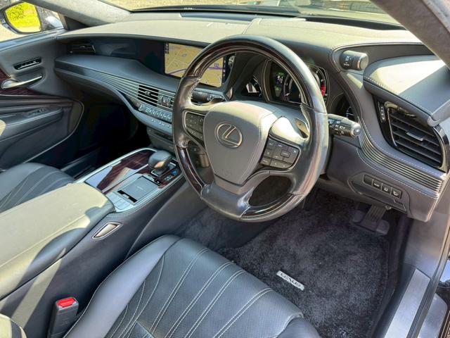 LS 500h エグゼクティブ/4WD /モデリスタエアロ/リアモニター/デジタルインナーミラー/マクレビ/HUD/BSM/全周囲カメラ/衝突軽減/レーダークルーズ/コーナーセンサー/パワーバックドア/シートヒータ・エアコン/ETC2.0(39枚目)