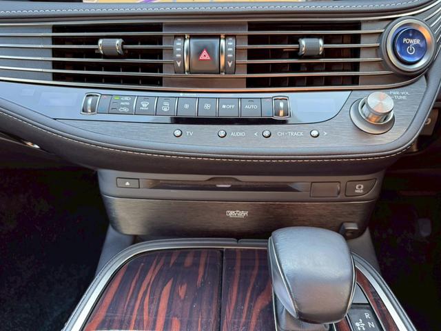 LS 500h エグゼクティブ/4WD /モデリスタエアロ/リアモニター/デジタルインナーミラー/マクレビ/HUD/BSM/全周囲カメラ/衝突軽減/レーダークルーズ/コーナーセンサー/パワーバックドア/シートヒータ・エアコン/ETC2.0(54枚目)