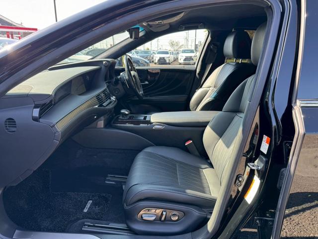 LS 500h エグゼクティブ/4WD /モデリスタエアロ/リアモニター/デジタルインナーミラー/マクレビ/HUD/BSM/全周囲カメラ/衝突軽減/レーダークルーズ/コーナーセンサー/パワーバックドア/シートヒータ・エアコン/ETC2.0(73枚目)