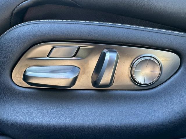 LS 500h エグゼクティブ/4WD /モデリスタエアロ/リアモニター/デジタルインナーミラー/マクレビ/HUD/BSM/全周囲カメラ/衝突軽減/レーダークルーズ/コーナーセンサー/パワーバックドア/シートヒータ・エアコン/ETC2.0(74枚目)